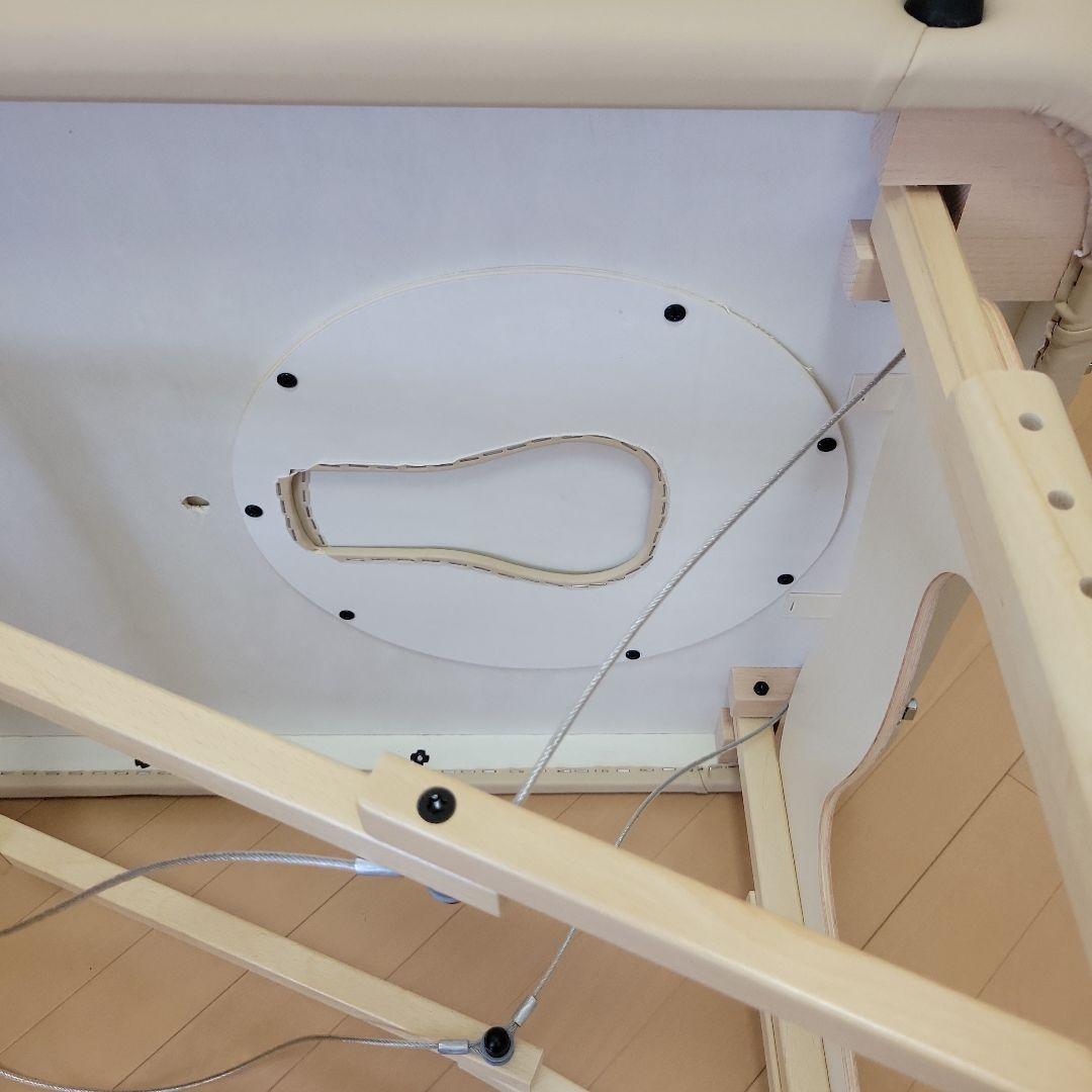 フォンタナ施術用折り畳ベッド、マッサージ等にも使用出来ます。【かなりの美品です】