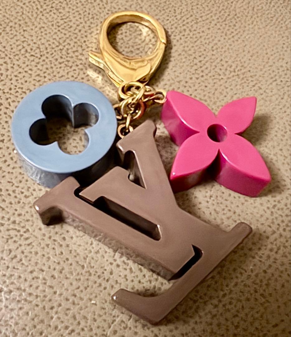 レア品　お値下げ　Louis Vuitton ロゴチャーム