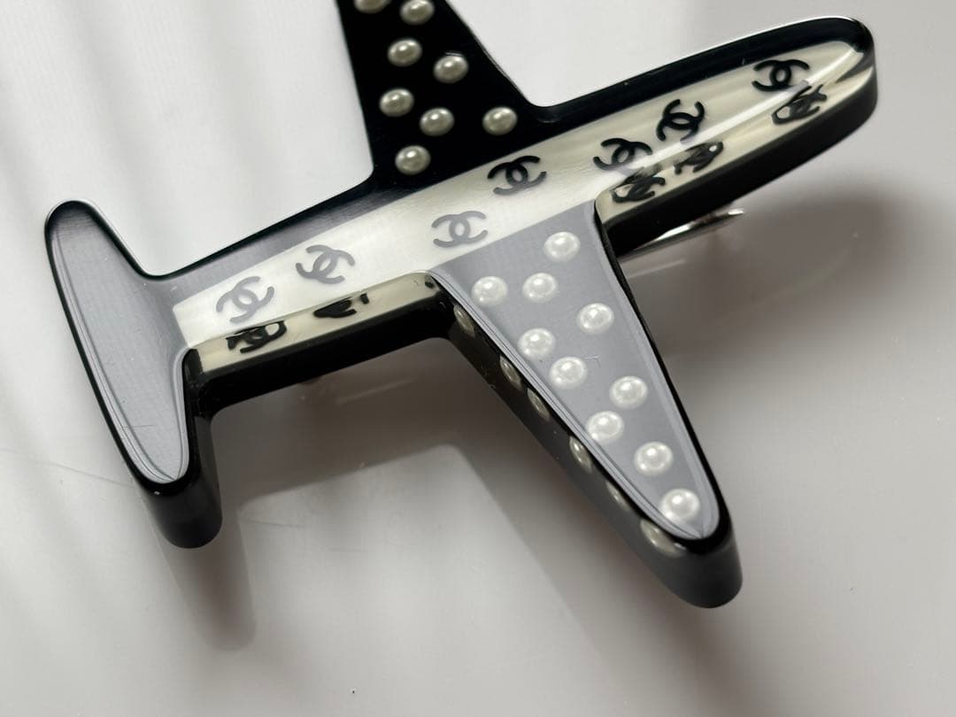 CHANEL シャネル エアライン レジンブローチ　【未使用品】