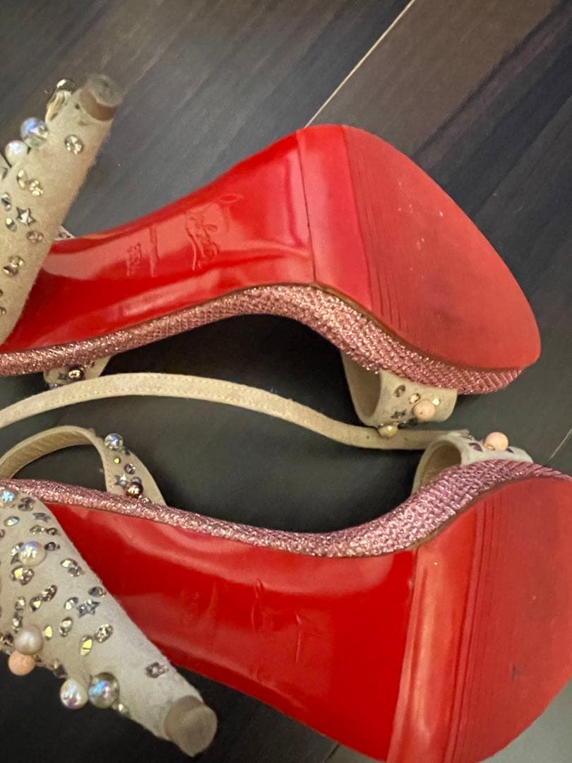 クリスチャンルブタンピンクサンダル