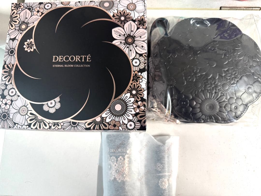 【新品】コスメデコルテ　クリスマス　コフレ　限定　DECORTÉ 2025