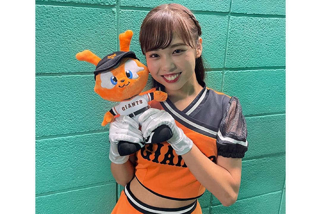 伊藤るうな直筆サイン色紙　巨人チアリーダー　公式認定色紙