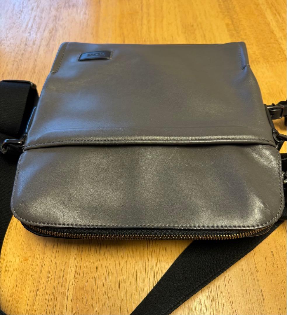 バッグ TUMI Harrison GlendaleCrossbody 63017GRY