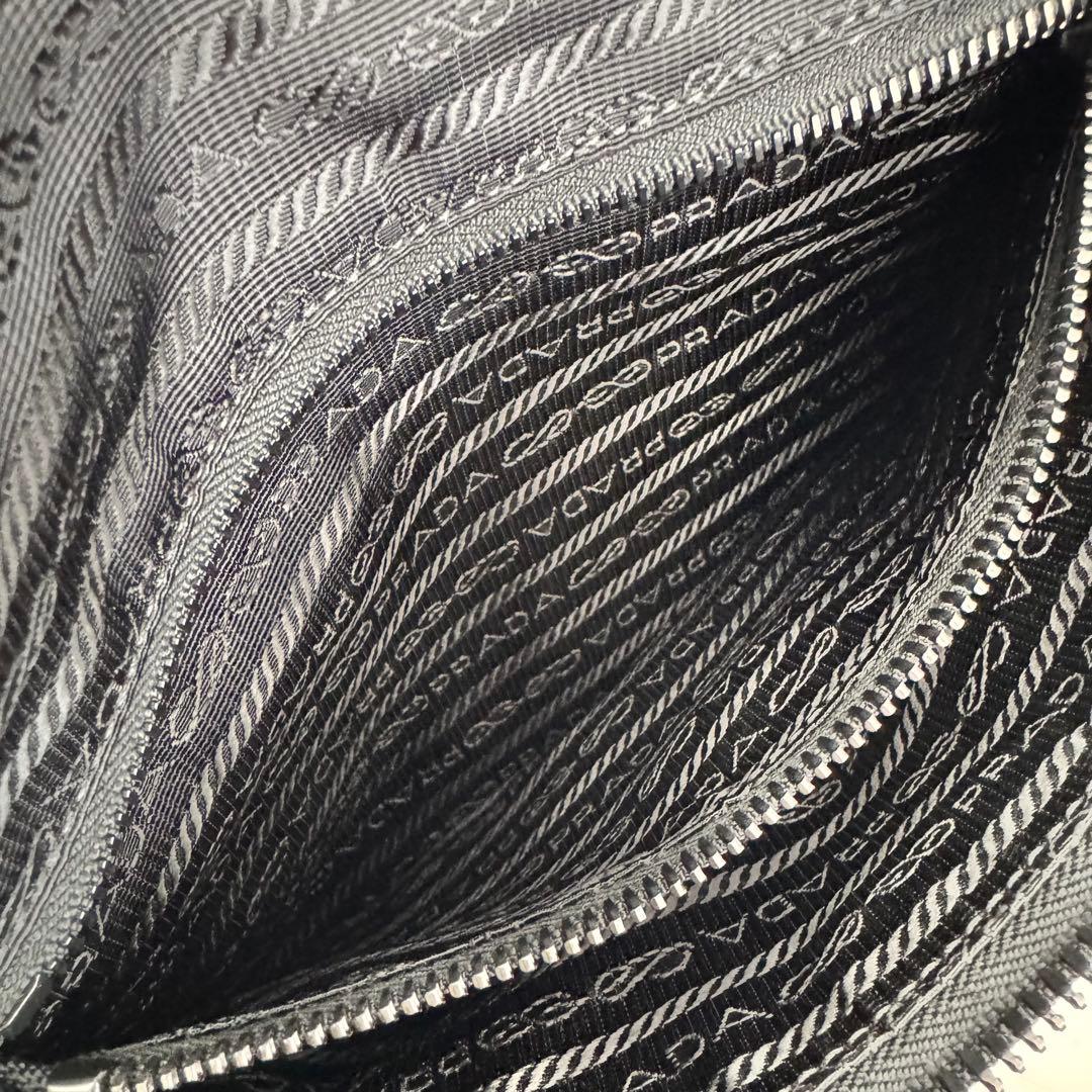 【美品！】PRADA リナイロン ボディバッグ・ウエストポーチ　2VL033