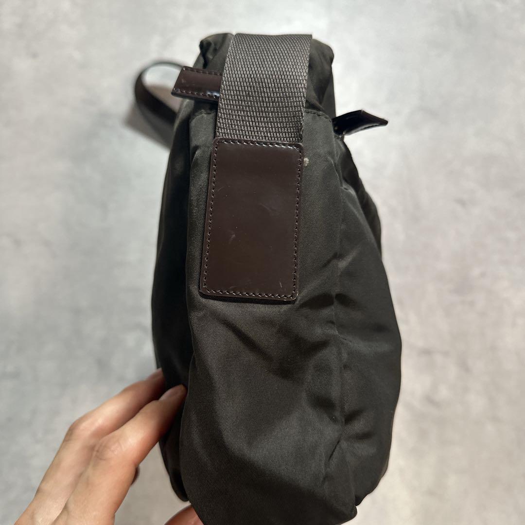 PRADA プラダ ナイロン ショルダーバッグ オリーブ トライアングル