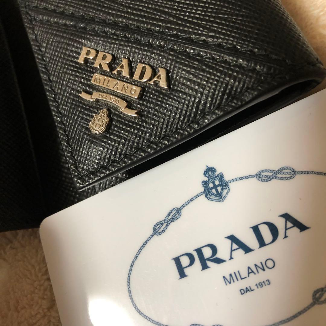 極美品　プラダ　キーケース　6連　サフィアーノレザー　ブラック　黒　箱付き