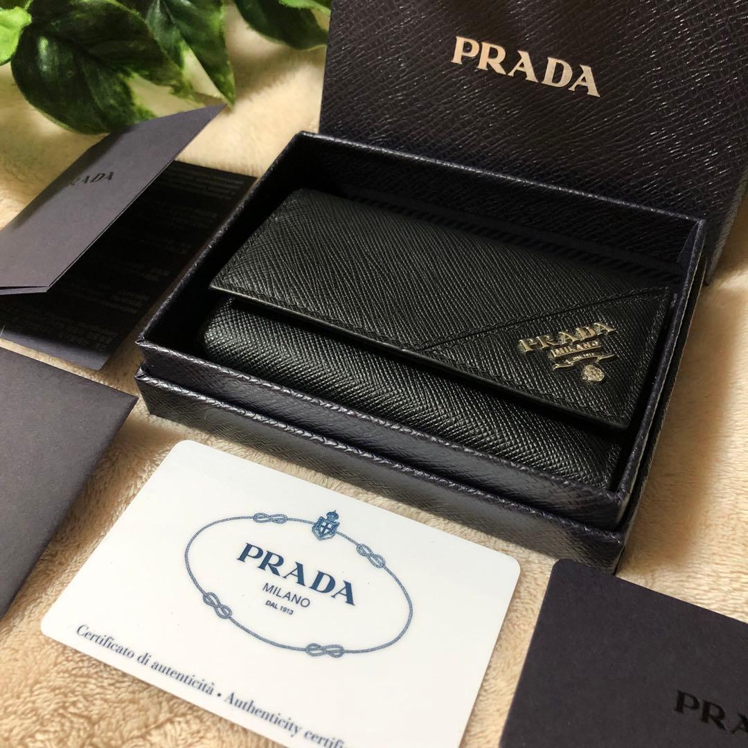 極美品　プラダ　キーケース　6連　サフィアーノレザー　ブラック　黒　箱付き