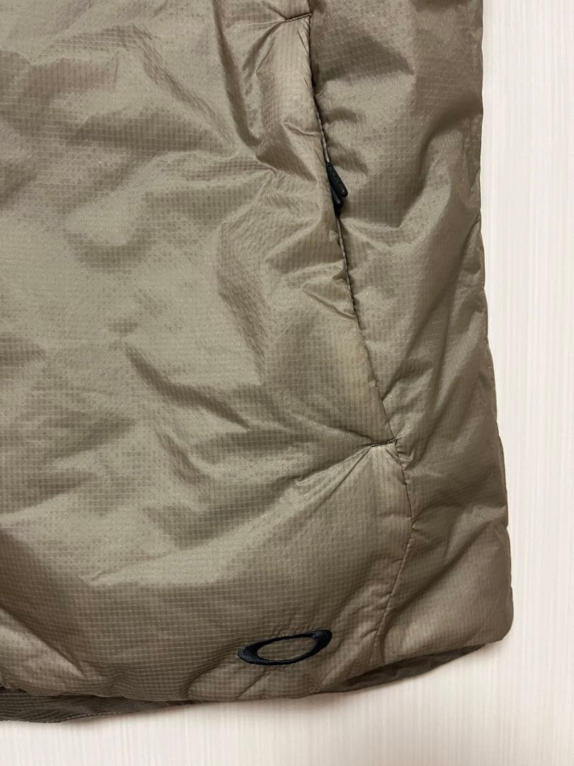 新品　ベージュ系　オークリー　OAKLEY ゴルフ　中綿　ダウン　ベスト