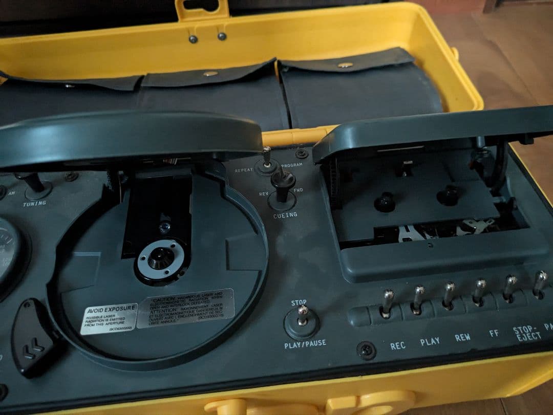 R*様 中古JEEP BOOM BOX CDラジカセ イエロー箱入り 希少品