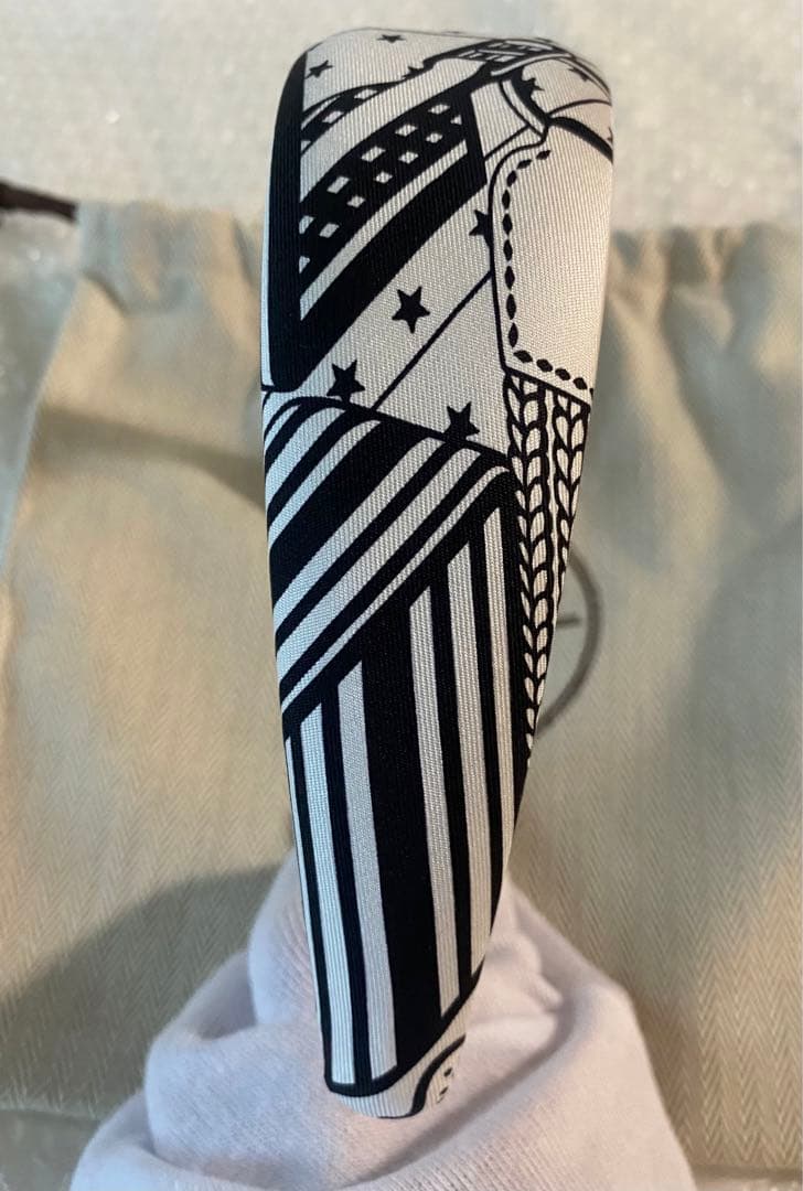 【専用】エルメスカチューシャヘアバンドヘアアクセサリー　ジナ　ジグザグ　白黒新品