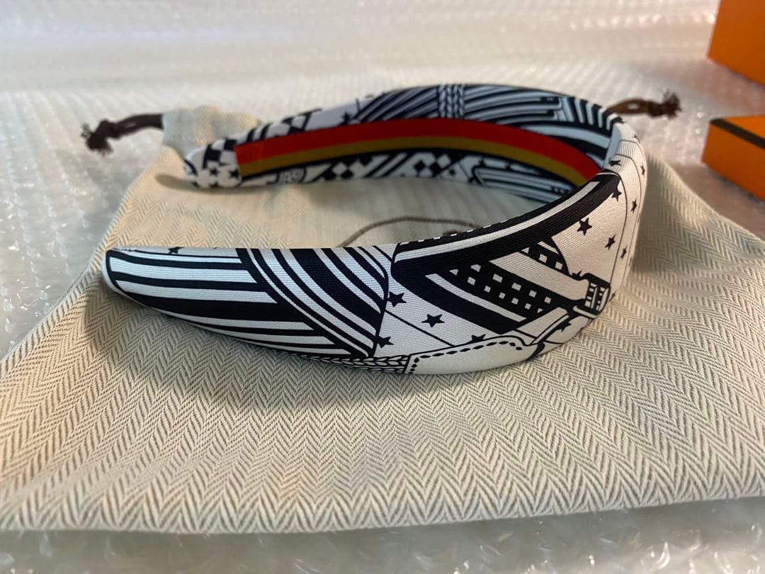 【専用】エルメスカチューシャヘアバンドヘアアクセサリー　ジナ　ジグザグ　白黒新品