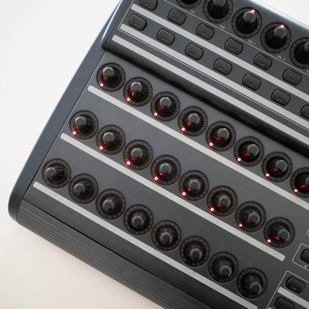 BEHRINGER BCR2000 MIDIコントローラー