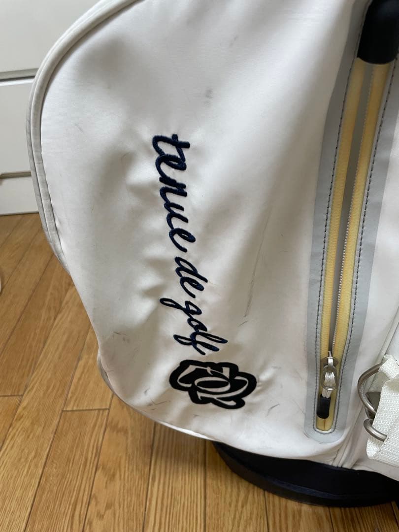 ゾイホワイト ゴルフバッグ スタンド式ヘッドカバー付き