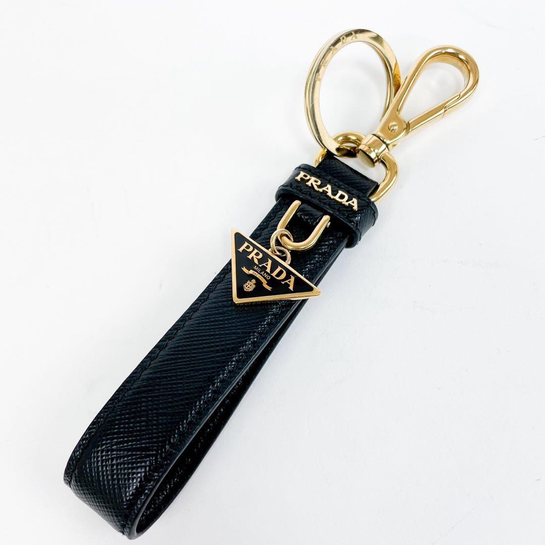 未使用級 プラダ サフィアーノ 三角プレート ゴールド金具