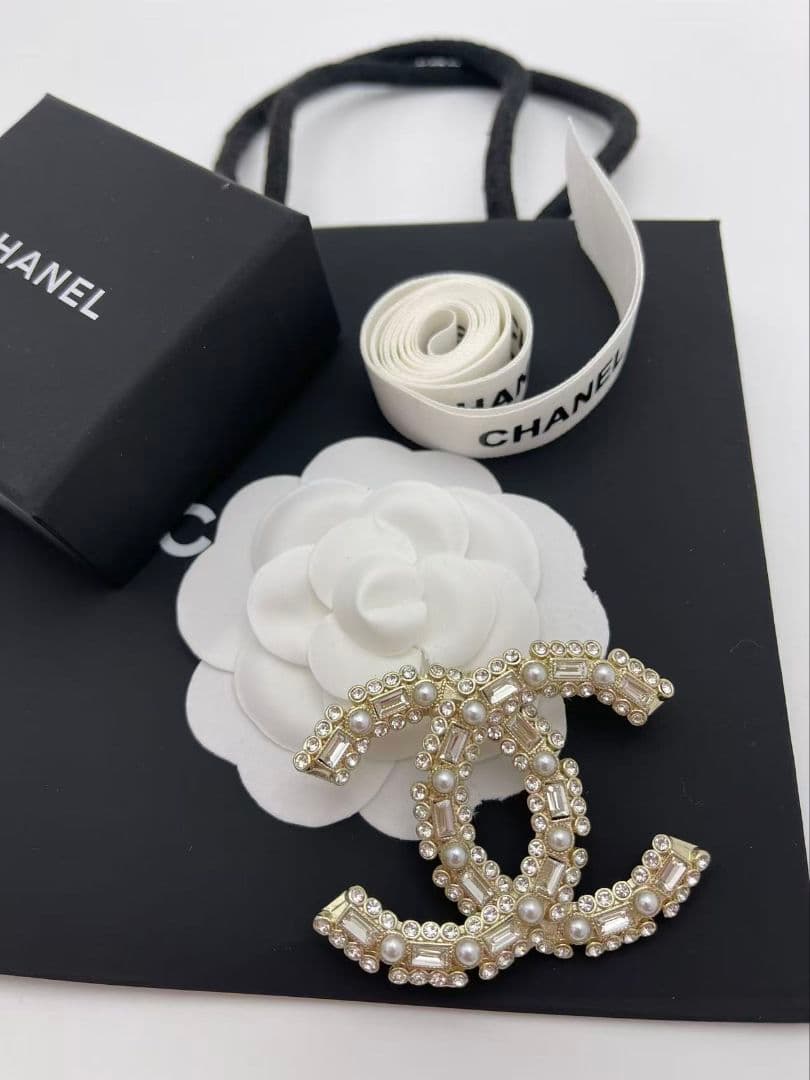 シャネル　ブロ-チ