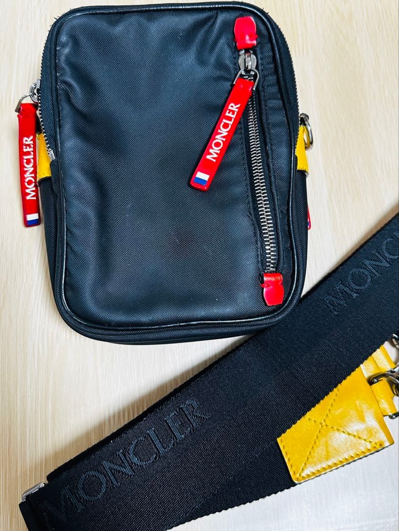 MONCLER ショルダーバッグ 黒/黄色