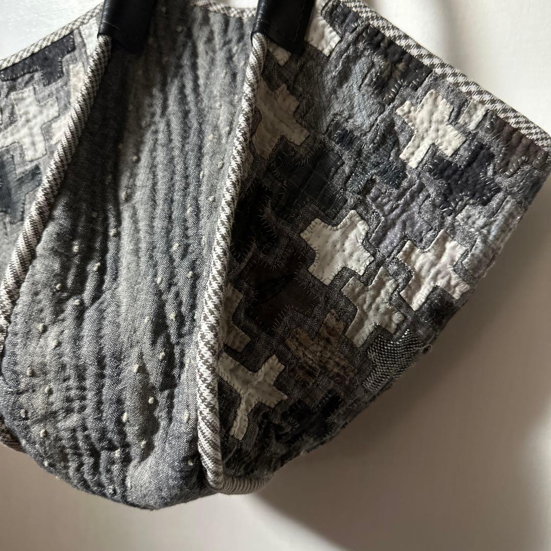 たみぽんハンドメイドパッチワークキルトの個性的なハンドバッグ