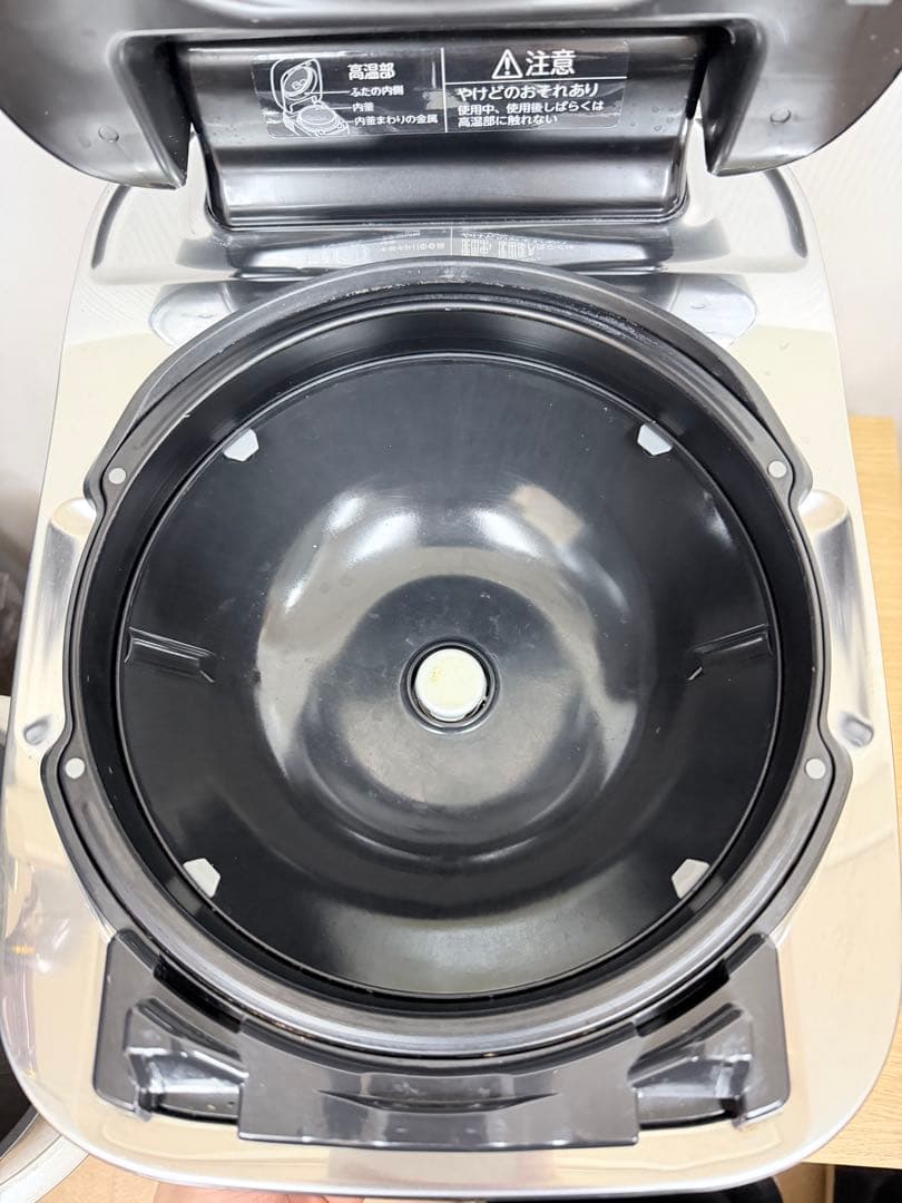 東芝 真空圧力IH炊飯器 RC-10ZWM 2019年製