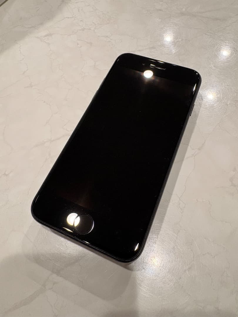 Apple iPhone SE 第二世代 ブラック 128GB 本体