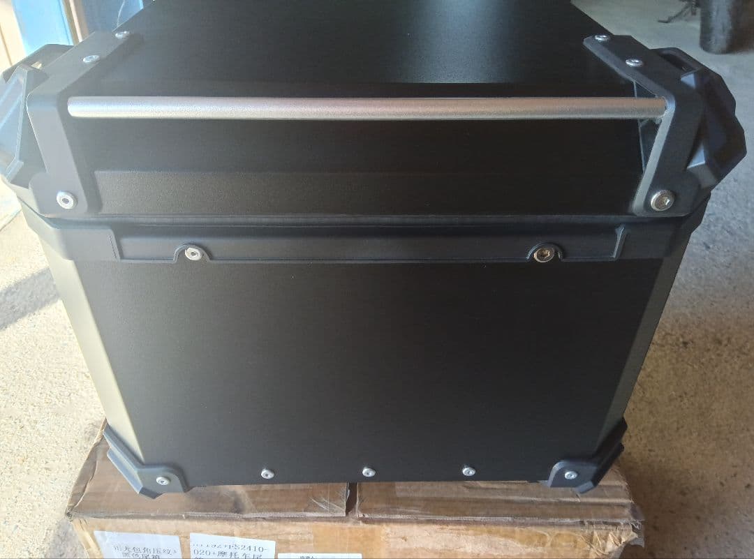 バイク用リアボックス55Lと取り付けプレート