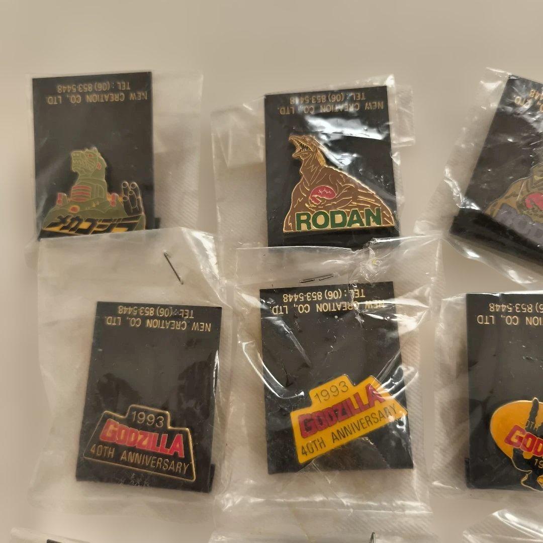 これだけ揃っていたら超レア　ゴジラピンバッジセット