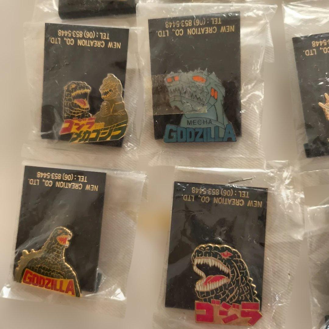 これだけ揃っていたら超レア　ゴジラピンバッジセット