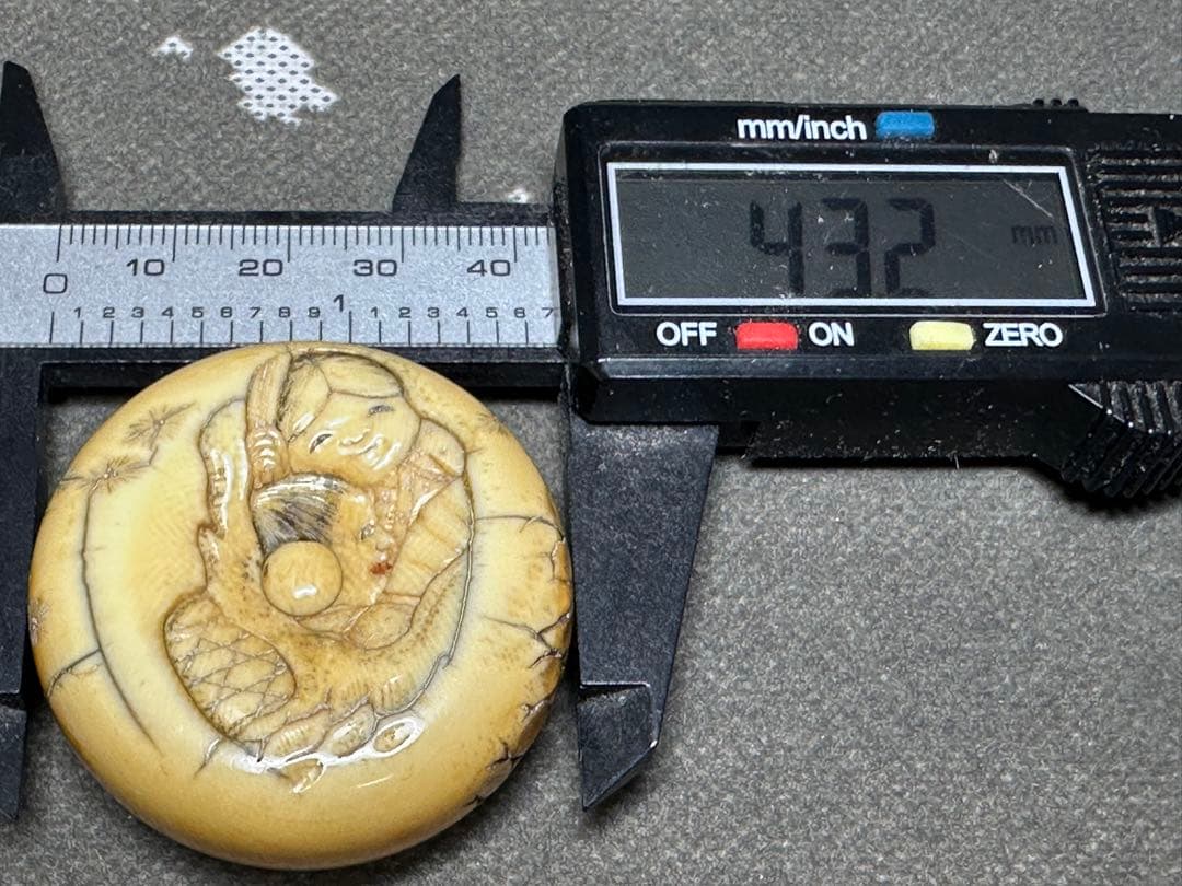 極上　根付　饅頭　天然素材　アンティーク　骨董　飾り物　古美術品　 置物細密細工