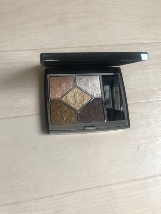 ディオール サンク クルール 549 ゴールデンスノー　アイシャドウ