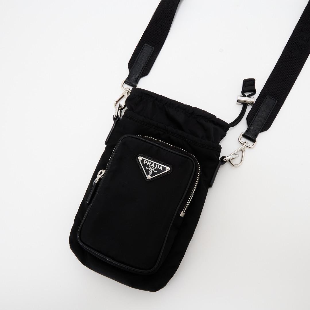 プラダ Re-Nylon スマートフォンケース / フォンポーチ