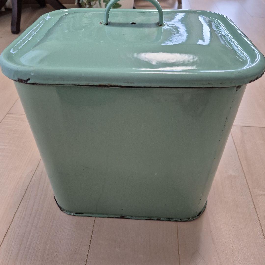 お値下げ　イギリスアンティーク　ホーロー　ブレッド缶　グリーン