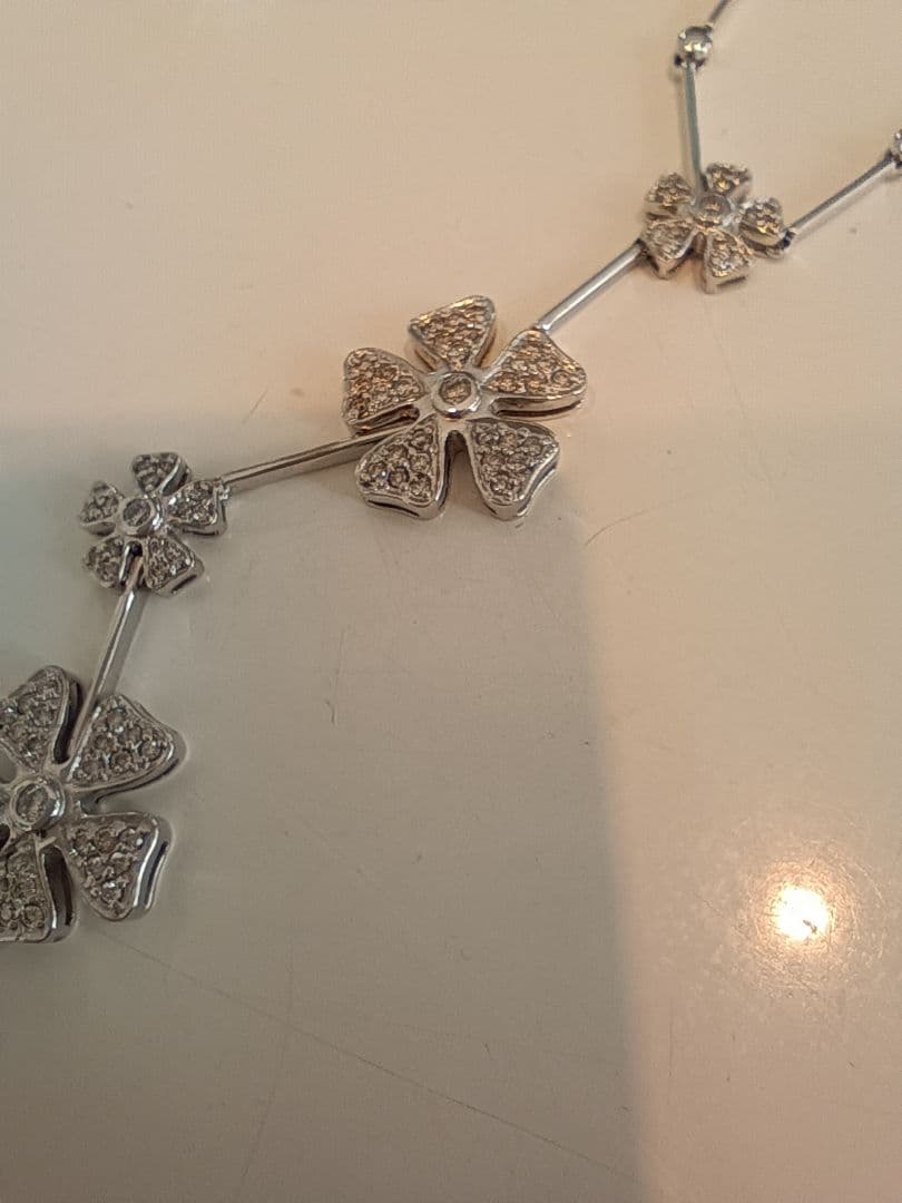 K18WG花モチーフダイヤモンド装飾 ロングネックレス