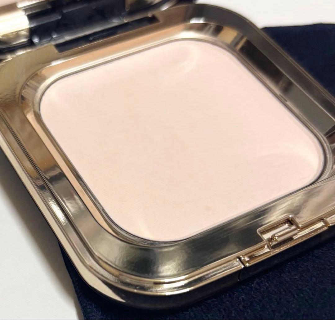 【美品】クレドポーボーテ プードルコンパクトエサンシエルn フェイスパウダー