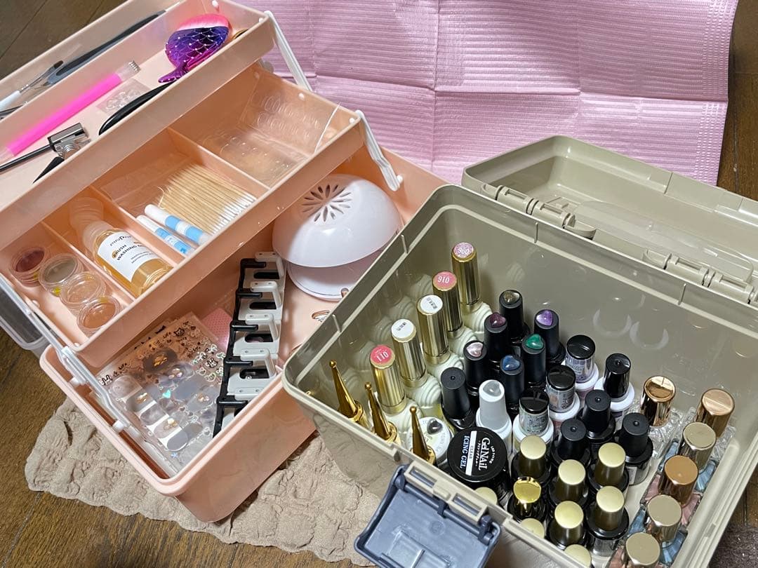 ネイルアート用品セット（and us UV-LEDライト付き）