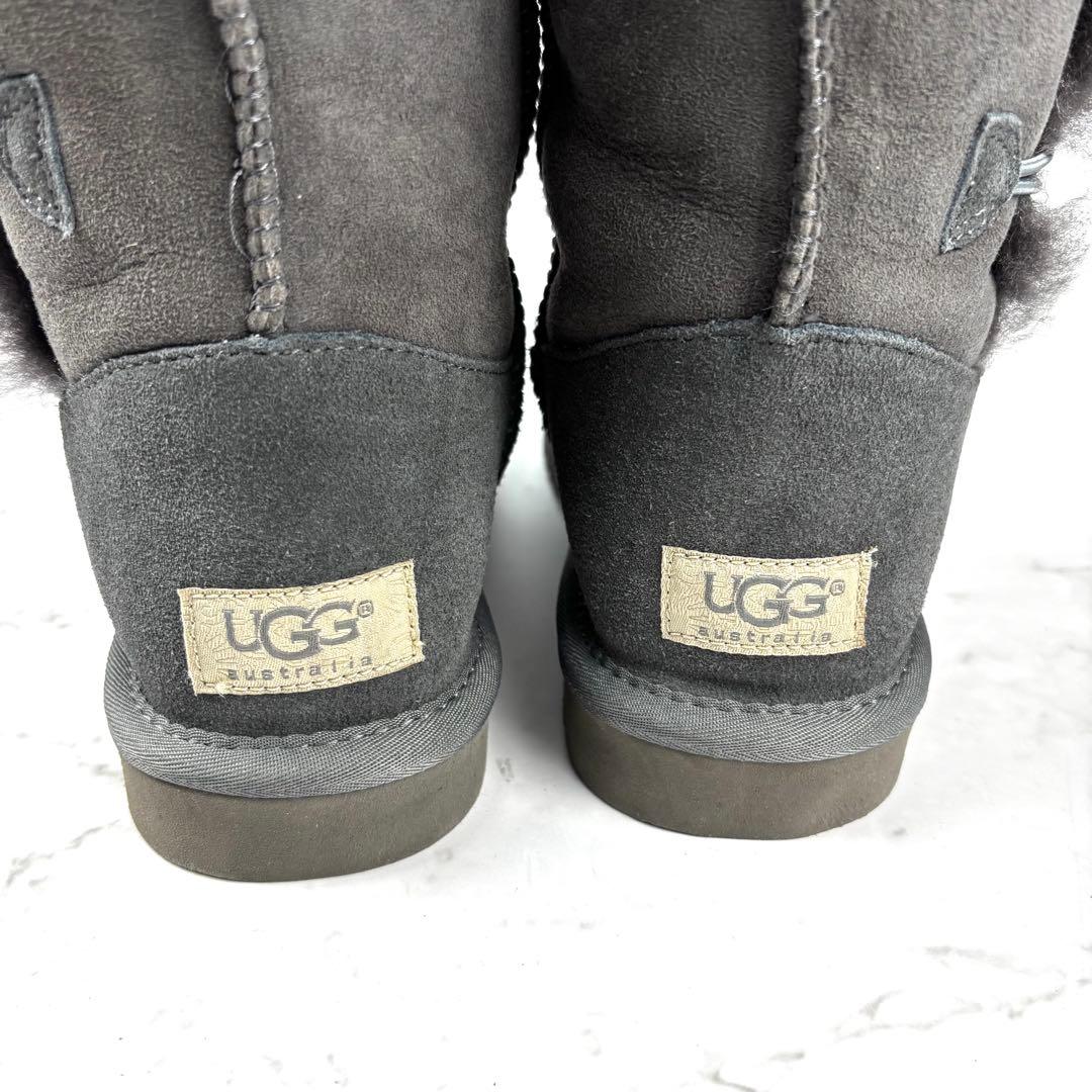 【新品級】UGG ムートン ブーツ 23グレー ベイリー ボタン トリプレット