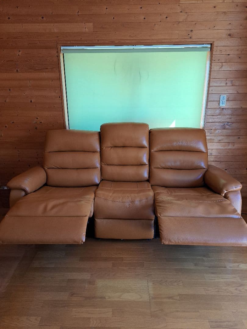 ゆりりん　ニトリ　電動リクライニングソファー3人用テーブル付き