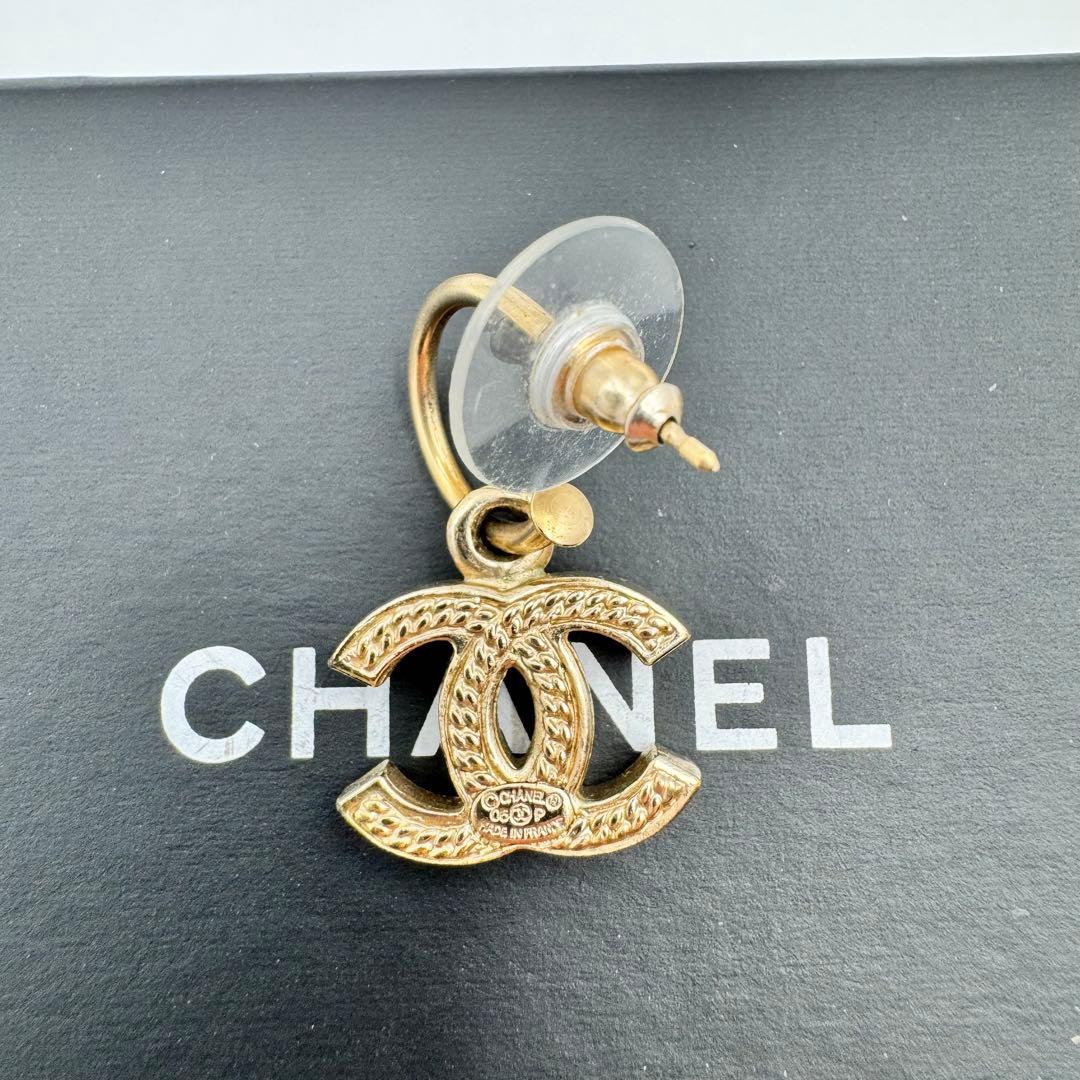 美品✨CHANEL ピアス　ココマーク　ゴールド　片耳　刻印