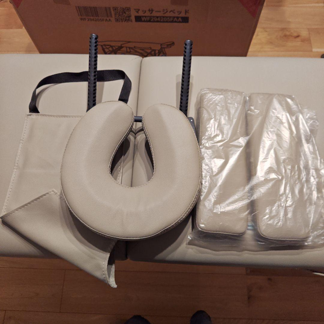美品　折りたたみ式　マッサージベッド　施術台　エステ　マッサージ