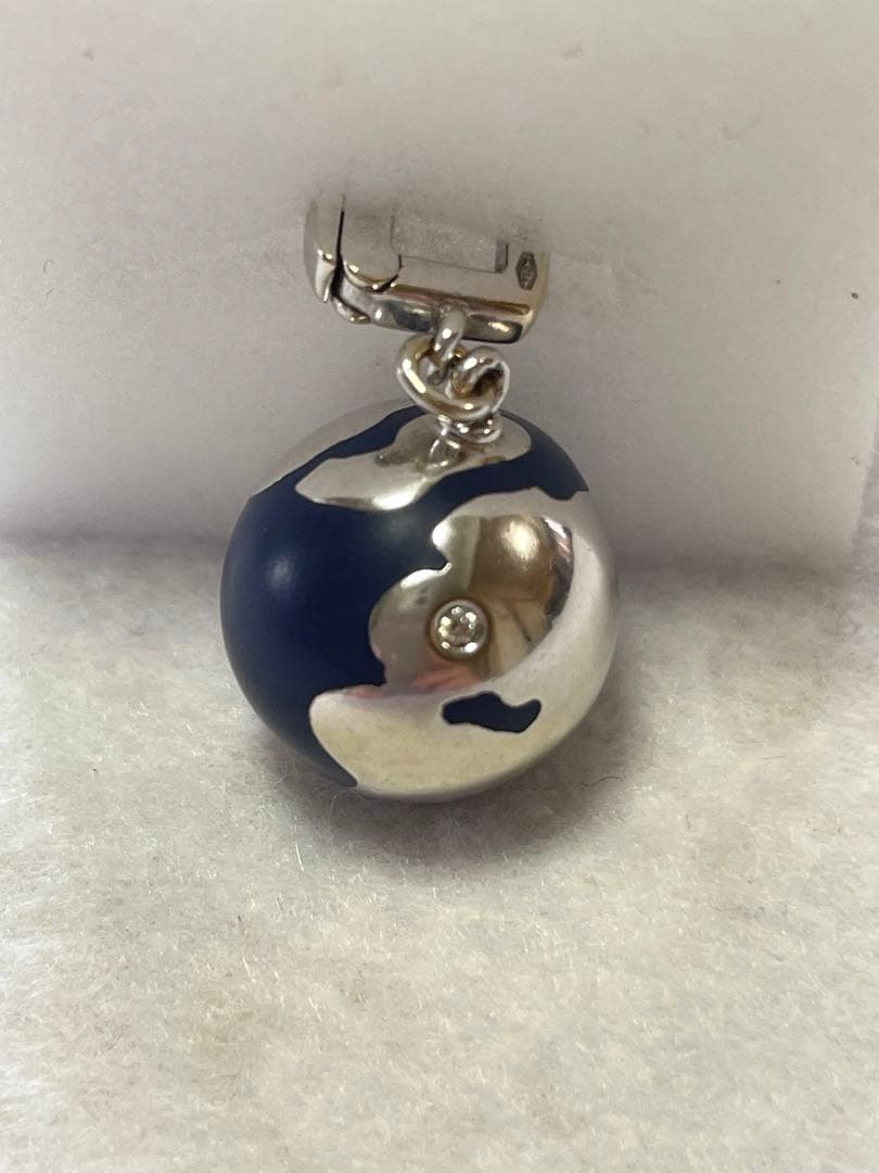 LOUIS VUITTON K18ホワイトゴールドグローブチャーム