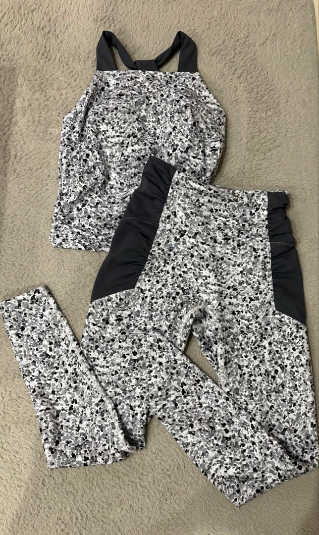 Mee　SUKAKA スポットペイントホルターネックブラ&レギンス