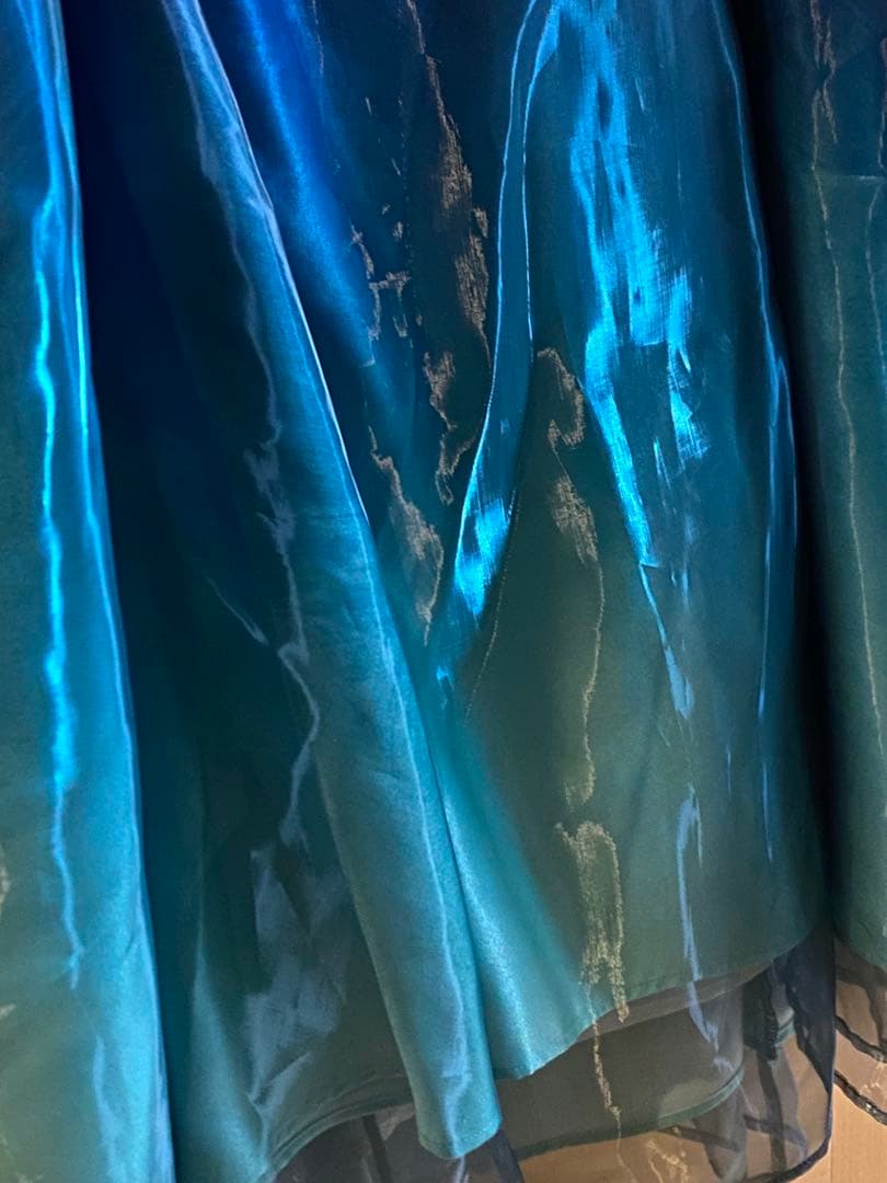 hazama 見えないものを見ようとして見上げた夜空に駆ける透明彩度のワンピース