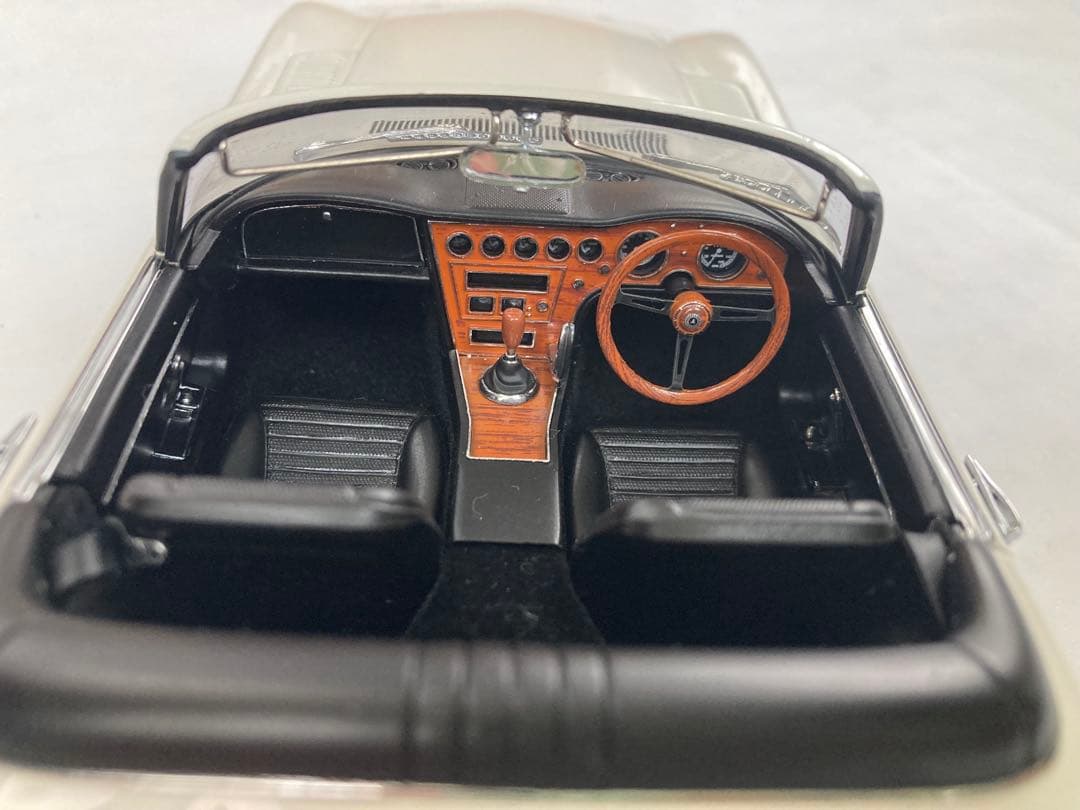 AUTOart 映画 「007は二度死ぬ」ボンドカー 1/18トヨタ2000GT