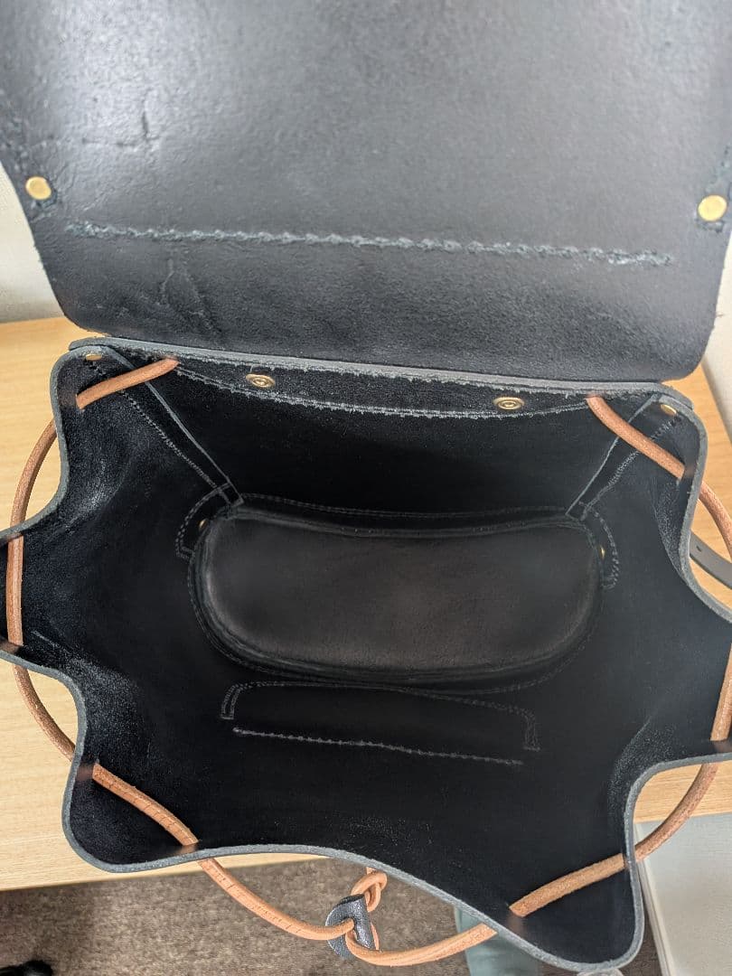 【美品】HERZ　迫力のWポケットリュック(R-9)　オールレザー　ヘルツ