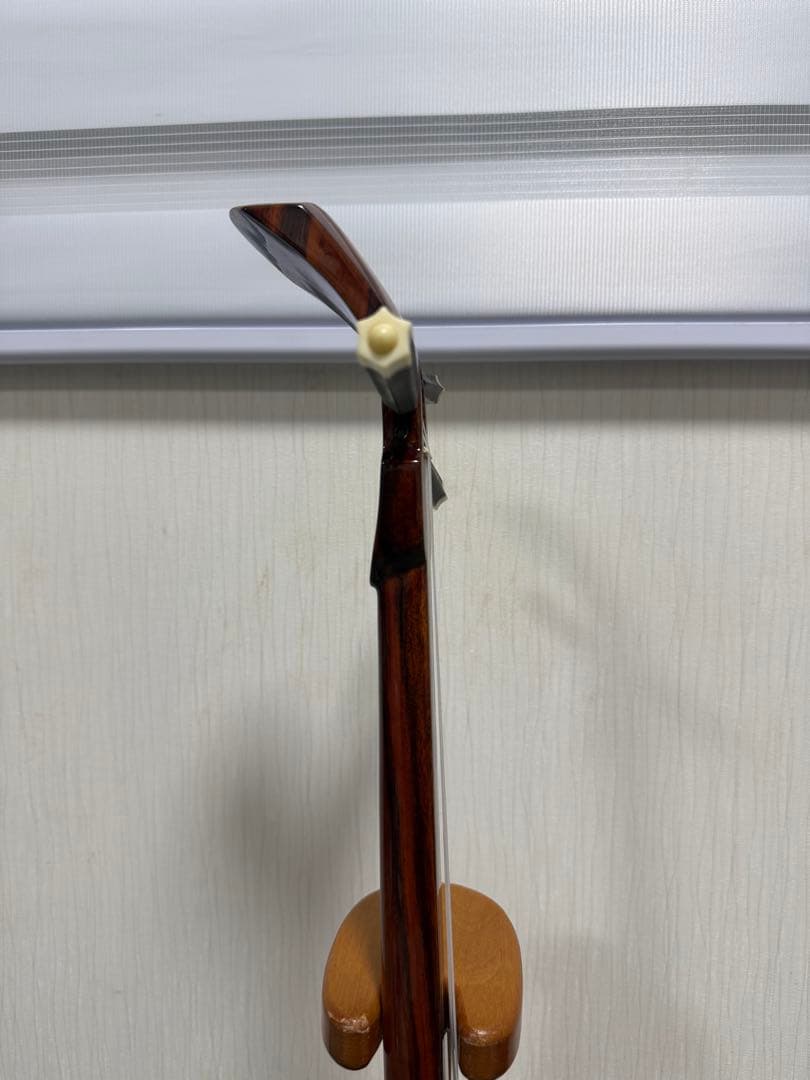 良き音色・良き見た目　沖縄三線　縞黒檀　真壁　人工皮　三線本体