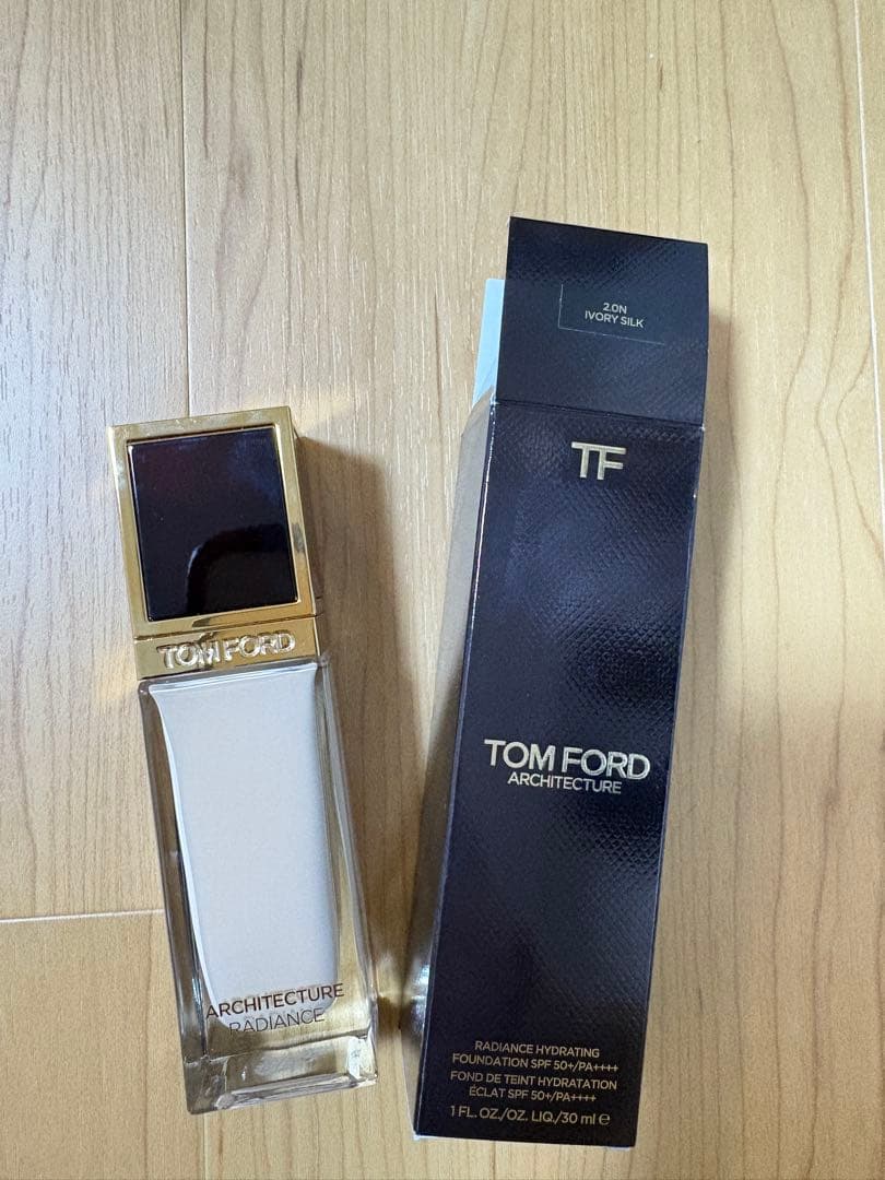 TOMFORDアーキテクチャー ラディアンス ハイドレーティングファンデ2.ON