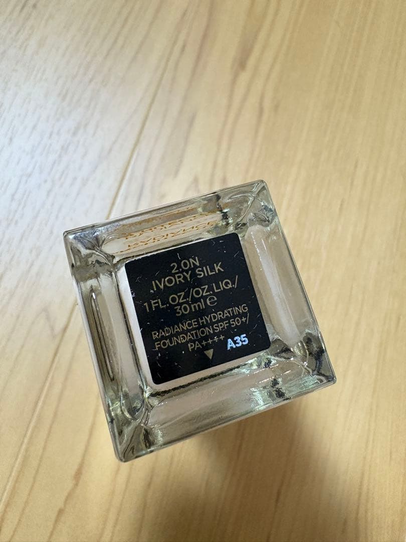 TOMFORDアーキテクチャー ラディアンス ハイドレーティングファンデ2.ON