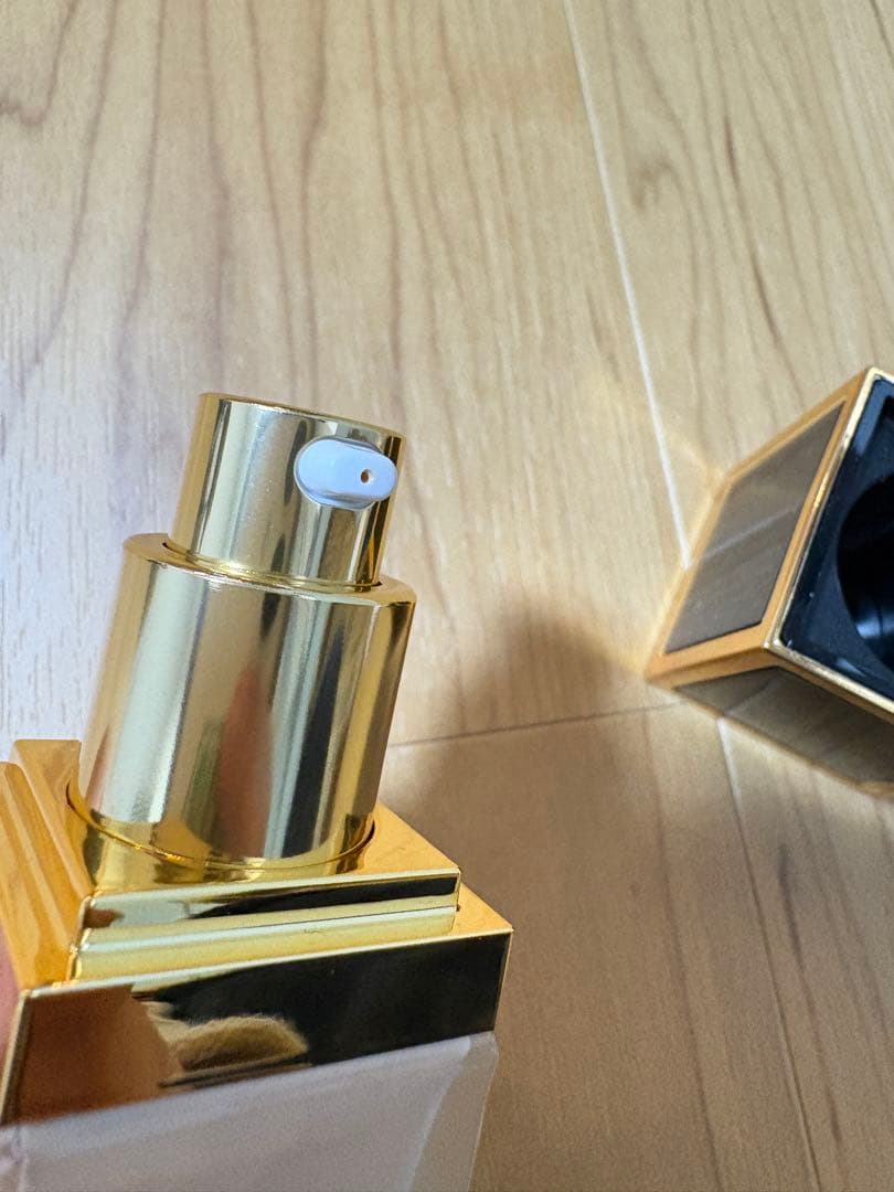 TOMFORDアーキテクチャー ラディアンス ハイドレーティングファンデ2.ON