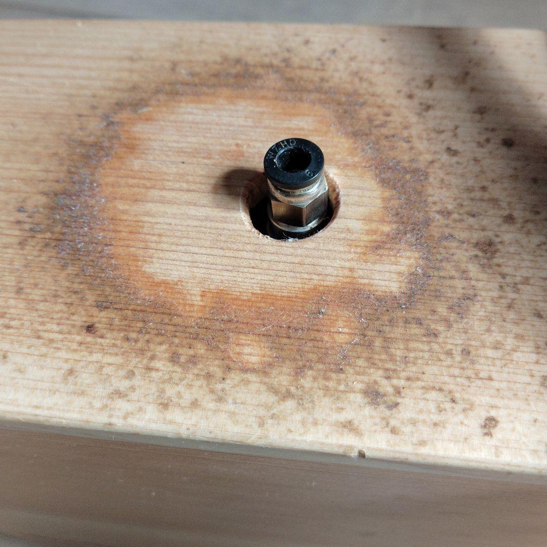 森林浴気分を味わえる！ヒノキの香りモリエアー本体と専用液1リットル