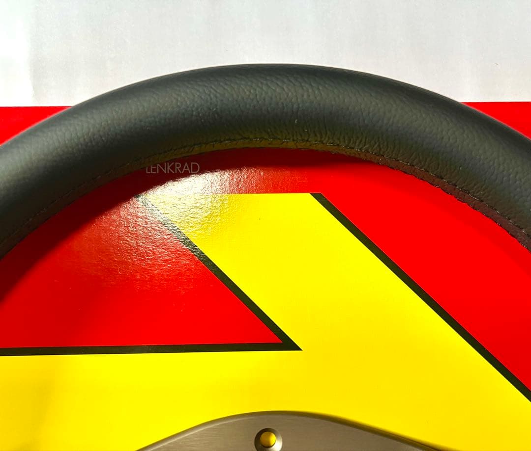 パーツ MOMO RACE 320mm