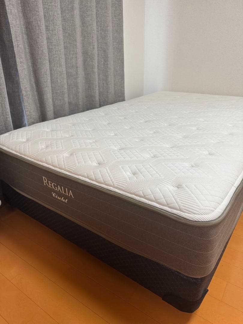 【大幅値下げ】レガリア（キングスダウン）セミダブルマットレスセット