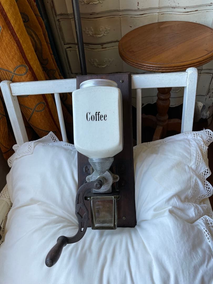 ミリカリアンティーク 壁掛け　コーヒーミル　グラインダー 陶器　ホワイト